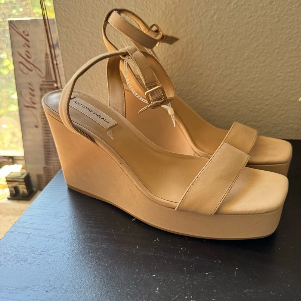 NWT Antonio Melani Madelle Leather Wedge Sandals Beige Sz 9,5